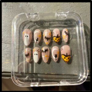 Press on Nails by Maddie